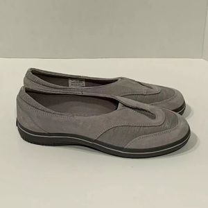 Keds Women’s Suede Slip On Sneakers! Size 8.5